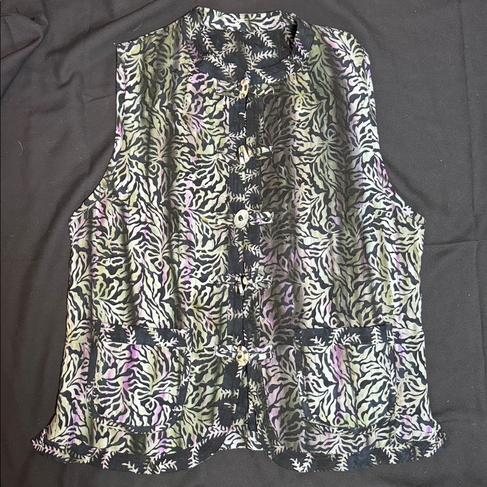 Frivolous by la blend Quilted Reversible Vest with Unique Shell Buttons Large